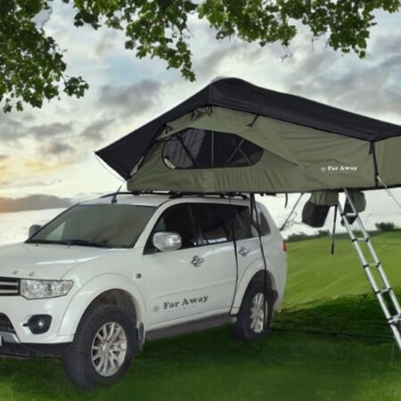 namiot dachowy Mont Blanc zielony na kempingu nad jeziorem