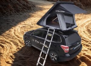 Namiot dachowy Teide Lite 130 rozłożony na samochodzie podczas wyprawy offroad