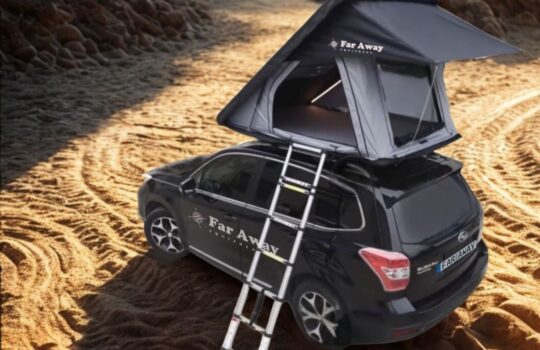 Namiot dachowy Teide Lite 130 rozłożony na samochodzie podczas wyprawy offroad