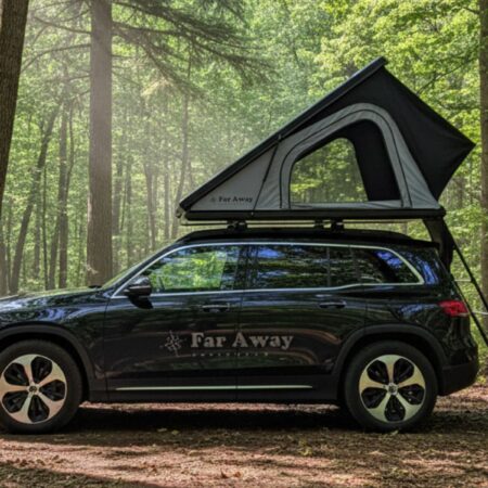 namiot dachowy Matterhorn na samochodzie w lesie widok z boku