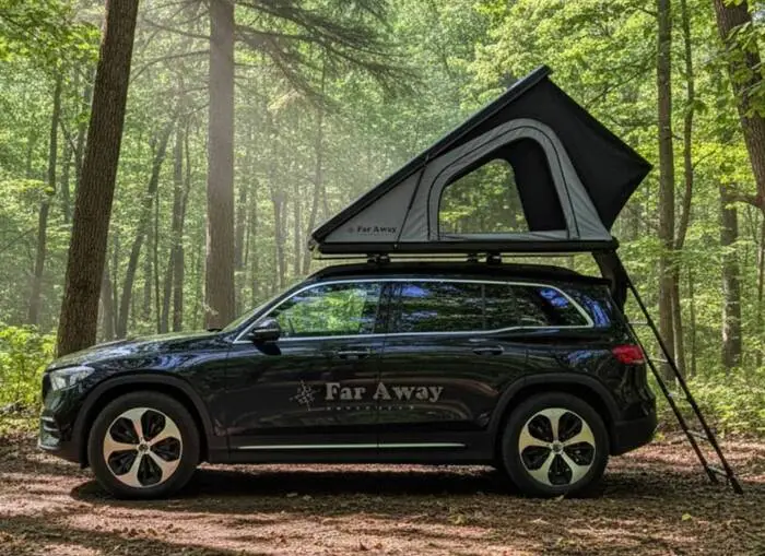 namiot dachowy Matterhorn na samochodzie w lesie widok z boku