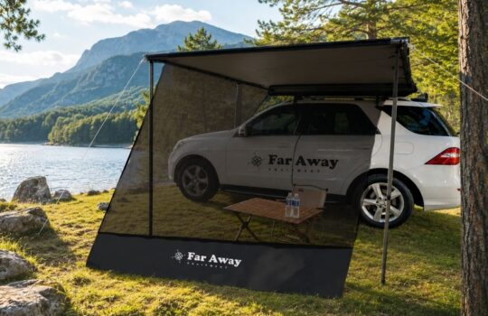 Sunblocker - zacieniacz Far Away Equipment zamontowany do markizy samochodowej nad jeziorem